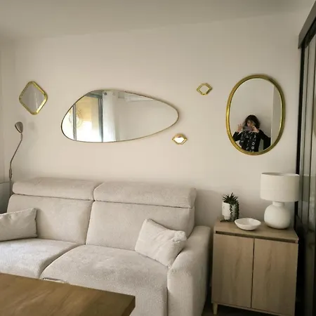 Escapade Ensoleillee Apartment *